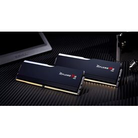 G.Skill Ripjaws M5 RGB F5-6000J2836G16GX2-RM5RK / PC / 32 GB / 2