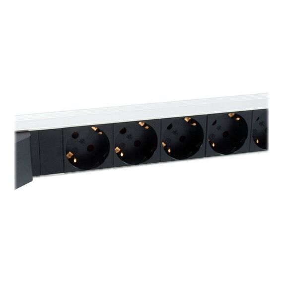6-Outlet German Power Distribution Unit with Circuit Breaker