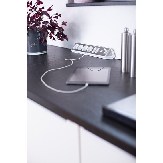 Brennenstuhl 1153590620 / 2 m / 6 AC outlet(s) / Indoor / 3.1 V /