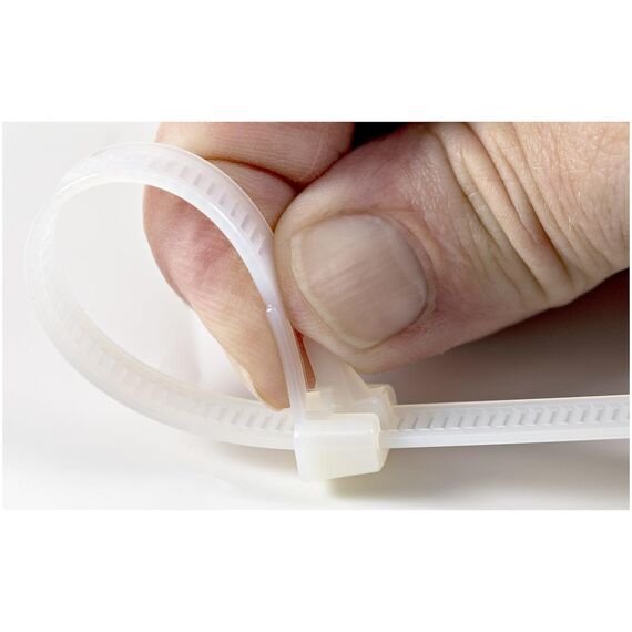StarTech.com 15cm(6") Reusable Cable Ties, 7mm(1/4") w | CBMZTRB6