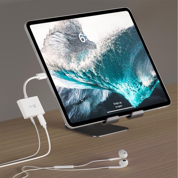 j5create JCA122 - USB-C to headphone jack / charging a | JCA122-N